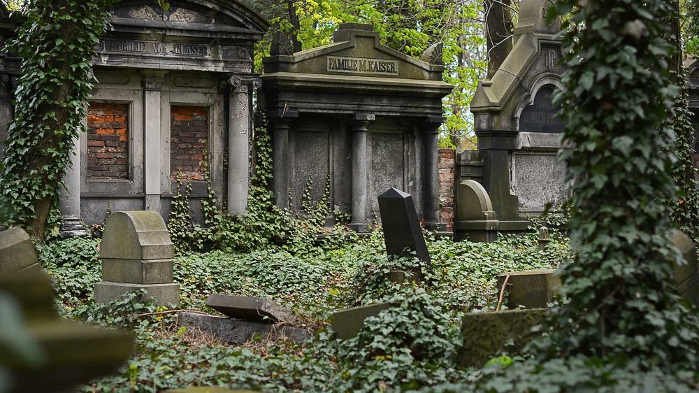 Een rustige plek op een begraafplaats