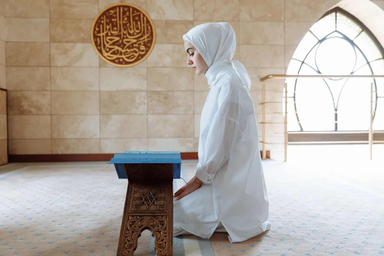 Gebed tijdens een islamitische uitvaart.
