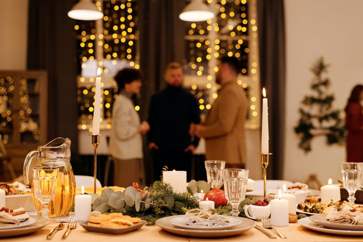 Hoe je een dierbare overledene betrekt bij het kerstdiner