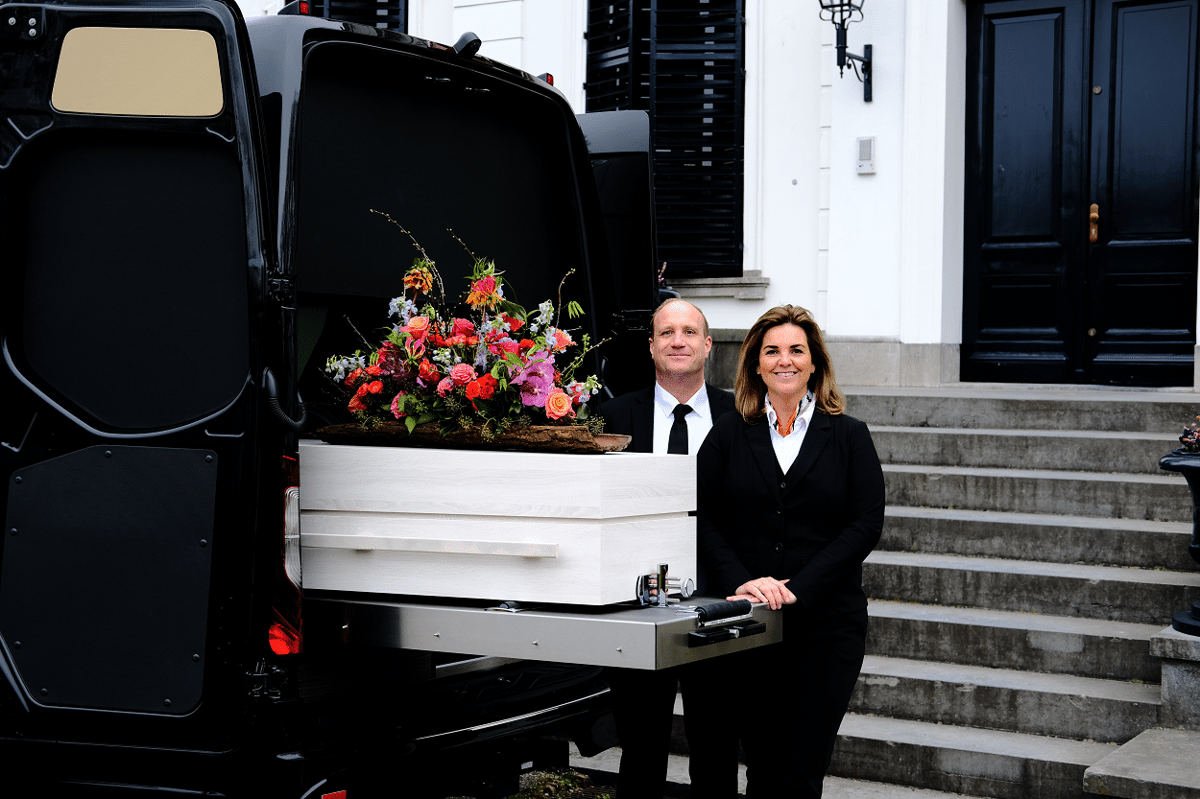 Uitvaartbus Nederland, nog één keer samen op weg