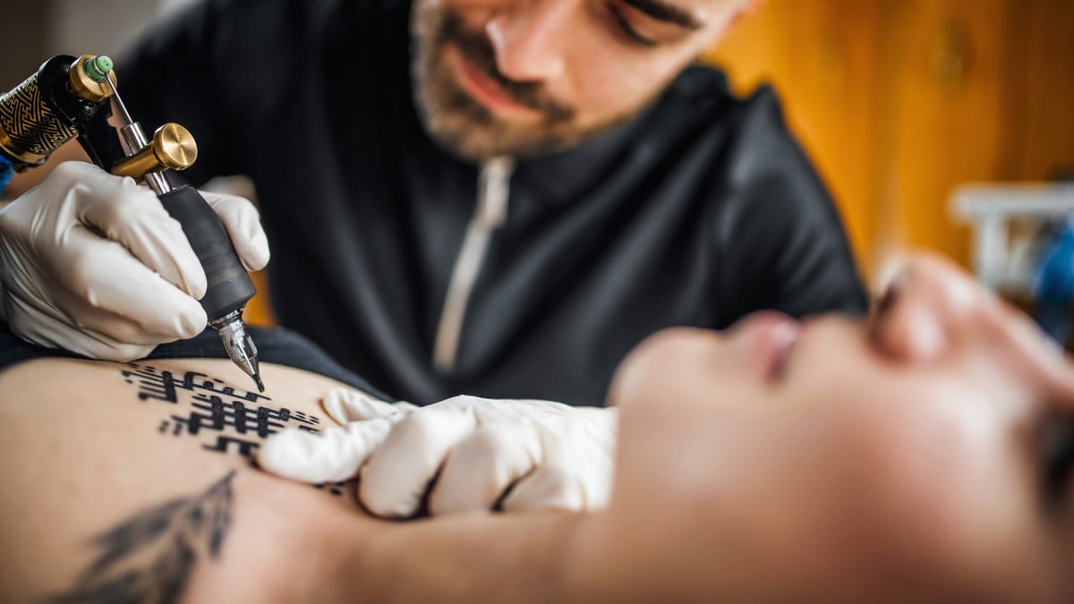 Een tatoeage zetten voor een overledene