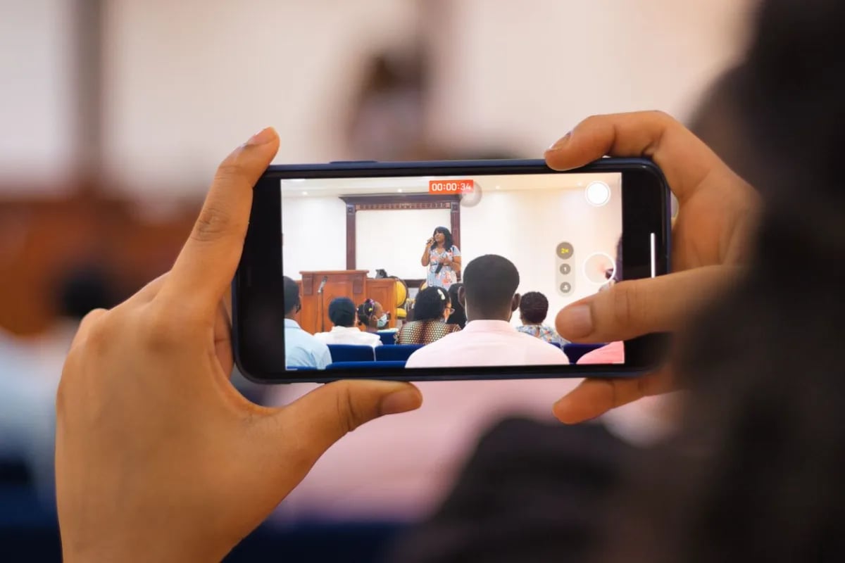 Livestream van uitvaart bleef online: rechtszaak over privacy en wat je vooraf afspreekt