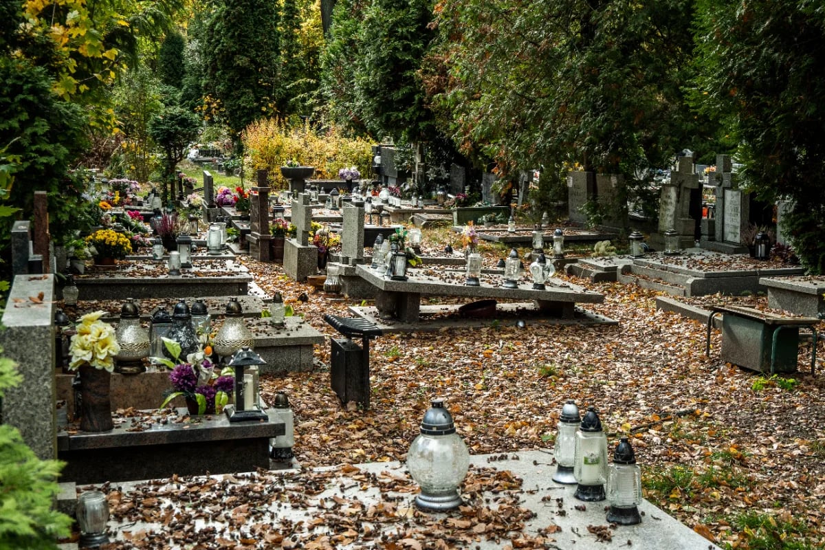 een crematorium met een rustige, sfeervolle atmosfeer
