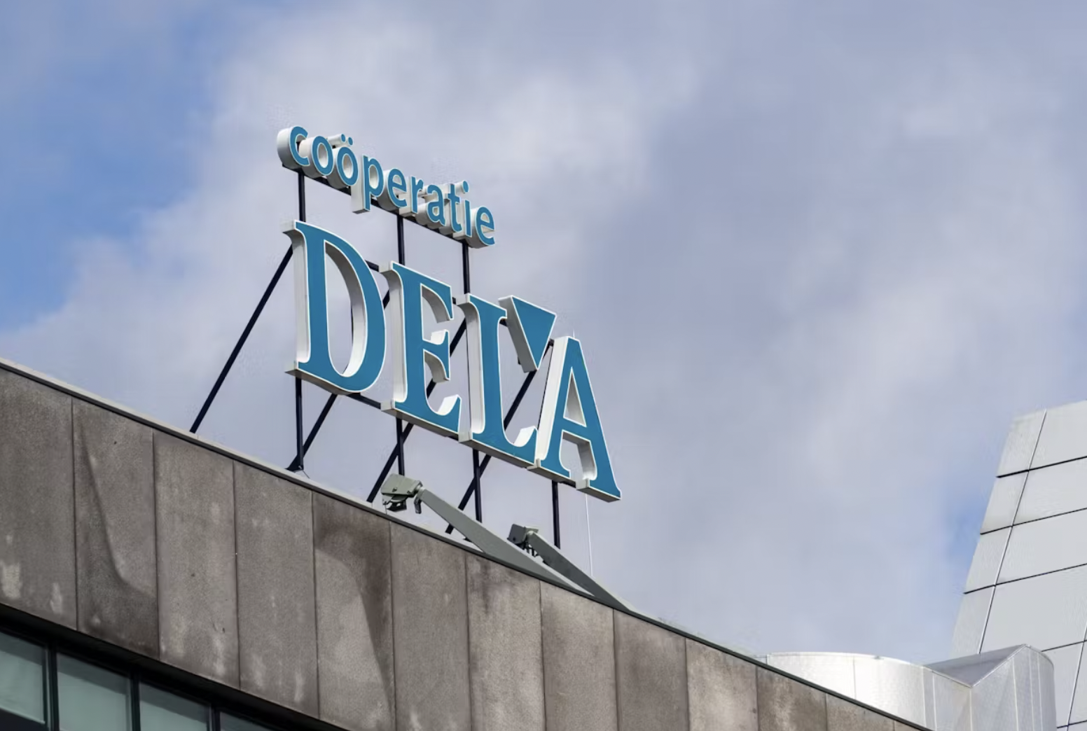 Fraude bij uitvaartorganisatie Dela: oud-financieel medewerker schuldig aan doorspelen van vertrouwelijke gegevens