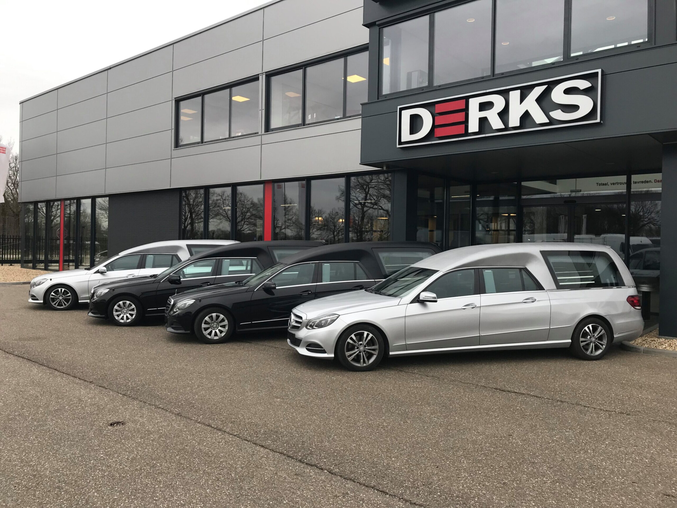Derks Uitvaartmobiliteit (The Hearse & Limo Company)
