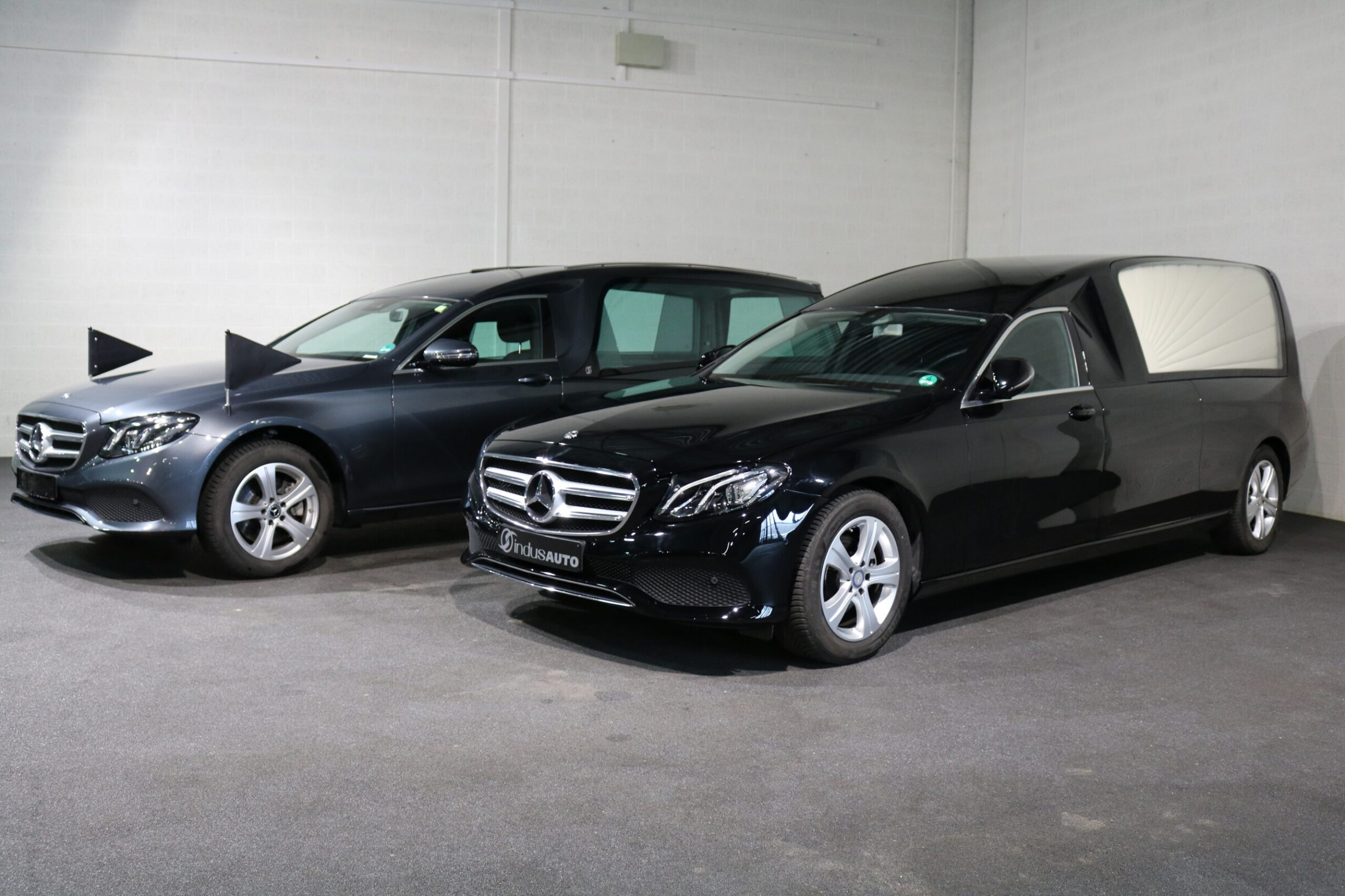 Derks Uitvaartmobiliteit (The Hearse & Limo Company)