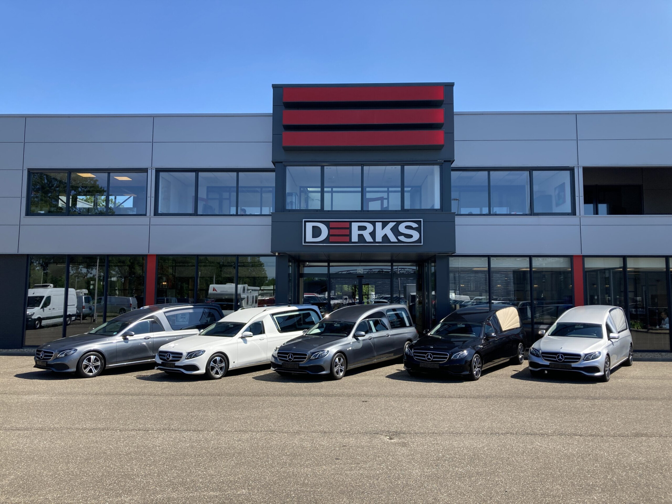 Derks Uitvaartmobiliteit (The Hearse & Limo Company)