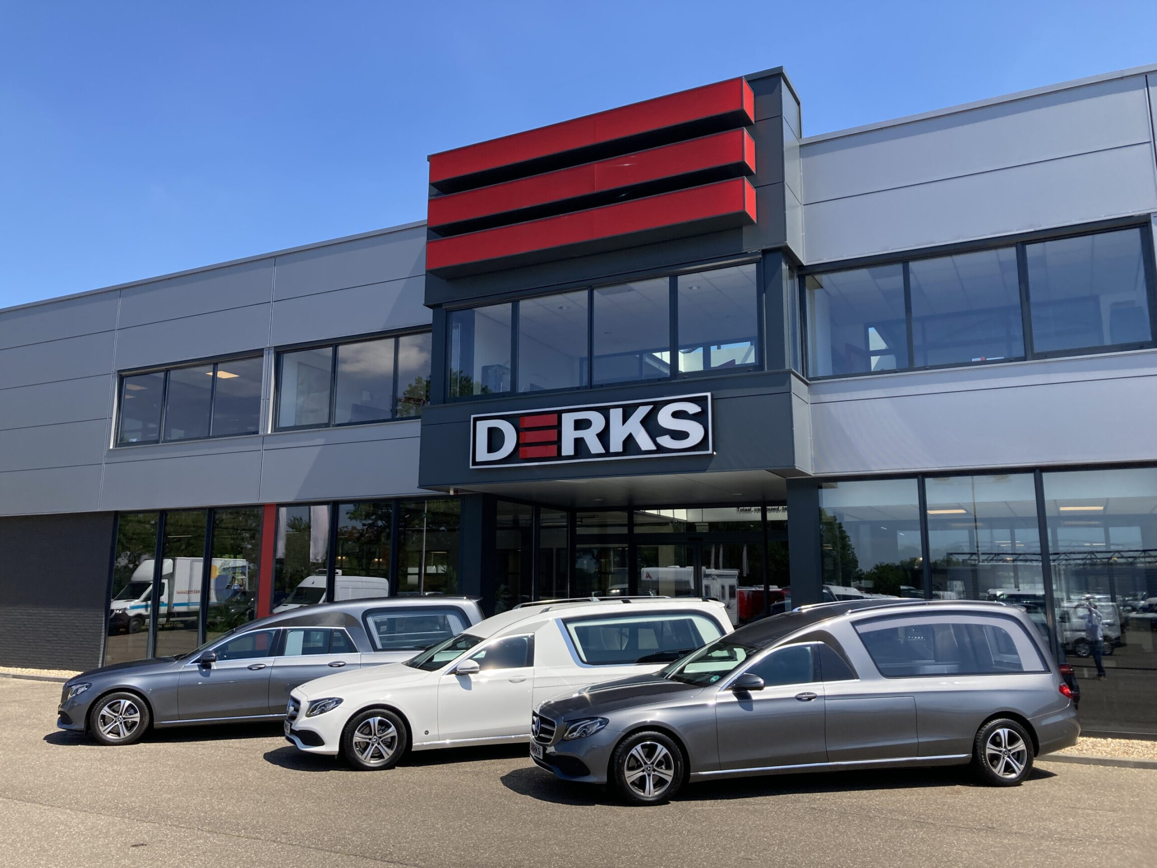 Derks Uitvaartmobiliteit (The Hearse & Limo Company)