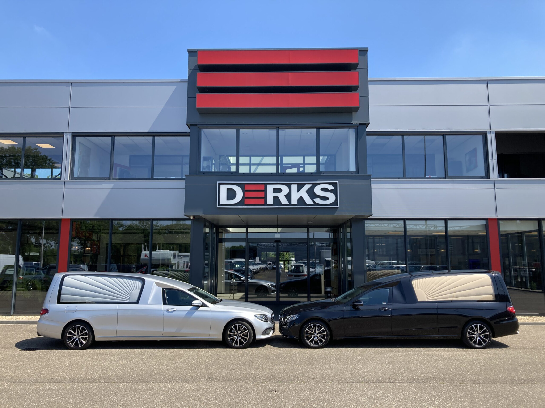Derks Uitvaartmobiliteit (The Hearse & Limo Company)